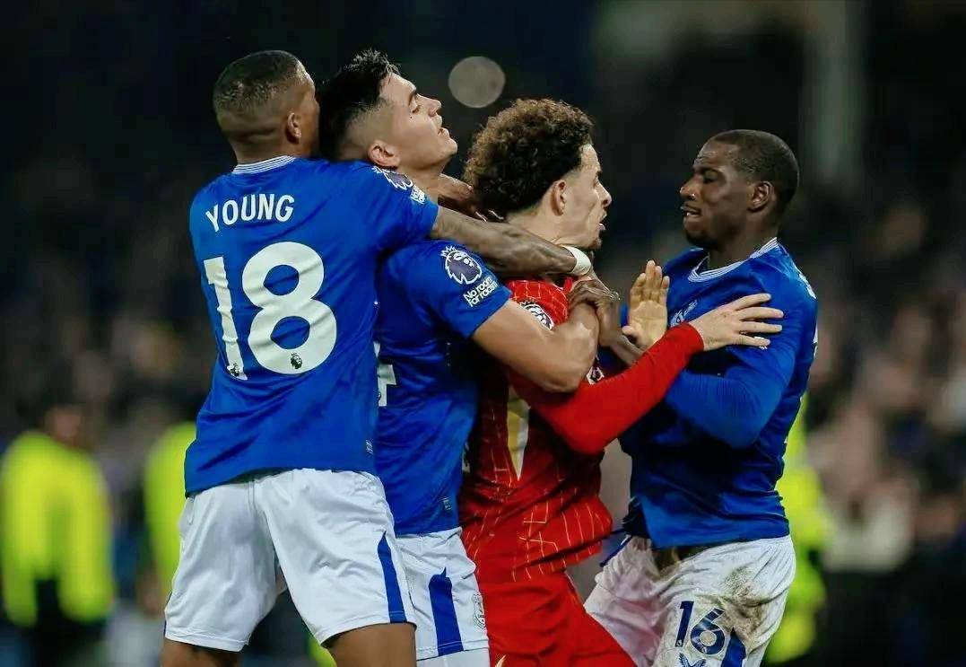 利物浦遭遇争议判罚，裁判组回应：执法公正，但是的话影响.-九游官网